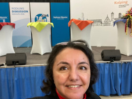 Gülüzar Starizin vor dem Podium